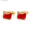 Manschettlänkar Manschettknappar för män Tomye XK22S047 Luxury Red Crystal Rhinestone Square Gold Formal Business Shirt Button Cuff Links Wedding Present Y240411