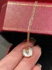 Designer Charm Carter Hoge kwaliteit V-Gold Amulet-ketting met witte fritillaria rode agaat dik vergulde 18K rosé goud vergrendeling botketen
