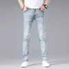 Designer de jeans masculin Couleur de lumière d'été jeans jeans pour hommes slim fit slim small pieds élastiques pantalon de mode imprimé marque élastique Q9fs
