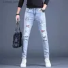 Jeans masculin pour hommes de haute qualité broderie mince à ajustement jeanslight lipped stretch imprimés jeansholes patchings rayes pantals de jean décontracté l49