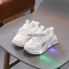 Sneakers Childrens Lighting Shoes 2024 Frühlings- und Herbst -Neu -Freizeit -Jungen Sport Little White Girls Candy Farbe Glühen H240411