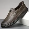 Sapatos casuais para homens genuínos de couro de verão Hollow out street plana cool microporous slip-on mocassins