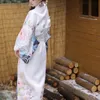 Japonais Kimono Femmes Vintage Vintage Vêtements traditionnels Yukata Bath Robe Retro PhotoShooting Sakura Print Elegant Halloween Costume