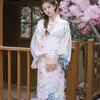 Japonais Kimono Femmes Vintage Vintage Vêtements traditionnels Yukata Bath Robe Retro PhotoShooting Sakura Print Elegant Halloween Costume