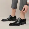 Scarpe casual uomini vestito in pelle brevetto brogue per la festa di nozze formale maschile Oxfords Business Moccasins