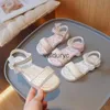 Sandaler 2023 Girls Summer New Water Diamond Little Girl Princess Shoes Korean Butterfly Knot Open Toe Beach H240411