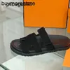 Italien chypres sandaler platt äkta läder kardborrband 7a mocka vert klassisk vintage mules lady flops topp män kvinnor0hpefhmv