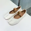 Hausschuhe Silber glänzende Leder halbe Slipper für Frau geteiltes Zehen Elastizität Band flach echte Slip-on-Outdoor-Bootsballettschuh Schuh