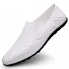 Casual Shoes Luxury Leather Men 2024 Italienska mjuka loafers handgjorda mockasiner andningsbara slip på båt Zapatos Hombre