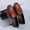 Sapatos casuais Men de couro genuíno que dirige o outono 2024 deslize em suprimentos de super qualidade mocassins de couro confortável