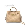 Diseñador de hebillas Woven Andiamo Shoulder Totes Metal Bottgas Crossbody Bag Venetas Bow Women Purse Bolsas Hommash Handheld Handheld Banker Basking Women's NNBL