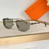 남성과 여성을위한 선글라스 142 인기있는 야외 패션 여름 캣워크 해변 스타일 안티 ultraviolet UV400 레트로 삼각형 풀 프레임 안경 무작위 상자