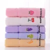 Serviette un morceau de coton de coton pour enfants couleur carrée carrée salive absorbante douce pour les nourrissons et les tout-petits