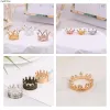 1 / 2pc Mini Metal Crown Model Toys Dolls Accessoires Mini Doll Headwear Clothing Dollhouse Miniature Accessoires