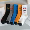 Chaussettes pour hommes 5 paires d'ensembles et de loisirs pour les femmes Basqueur de la peau polyvalente multicolore