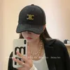 Celies Sun Hat Triumphal Arch Baseball Hat Hardtop Showcase Face Small Womens 2024 Nouveau Fine Tongue de canard étincelant Luxury WinterEzy4