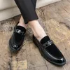 Casual Shoes Men Walking All-Match Mens Loafers Ankomst Slip On Leather Fashionwedding Dress Classic