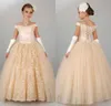 Nouvelles robes de filles de fleurs vintage pour le mariage au large de l'épaule dentelle Champagne Princesse Party Children Girl Girl Pageant Gowns4514357