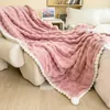 Couvertures fausses fausses couverture chaude hivernale d'hiver avec bord en peluche bord haut de gamme confortable pour les lits