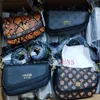 Fabrik 75% Rabatt Umhängetasche Großhandel Außenhandel Womens Bag Neue Ratee Europäische und amerikanische gedruckte Unterarm Retro Schulter