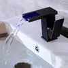 Waschbecken Wasserhähne Donyummyjo 1pc Becken Wasserhahn Messing und kaltes europäischer amerikanischer Retro -Wasserfall mit Licht über der LED -LED -FACT leuchtet