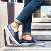 Chaussures décontractées 2024 Sneakers pour hommes entièrement apparentés Hommes classiques en cuir authentique masculin confortable à la conduite de chaussures de mode