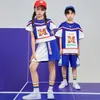 新しい子供チアリーディングパフォーマンス服カジュアルTシャツショーツキッズヒップホップダンス服の男の子の女の子ステージショーコスチューム