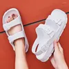 Sandaler 2024 Summer Women Outdoor Casual Beach Shoe EVA Integrerad Molding Black and White Fashion Buckle Strap bekväm sandal