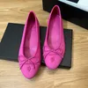 24SS dames ballet schoenjurk schoenen klassieke canvas loafers glijden op espadrilles meisjes glijbanen zwart rood blauwe muildieren buiten vrije tijd schoen zomers slippers casual schoen