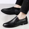 Casual Shoes Men's Leather Slip on Loafers 2024 Men Soft Sole Breattable Flats för Moccasins