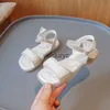 Sandaler 2023 Girls Summer New Water Diamond Little Girl Princess Shoes Korean Butterfly Knot Open Toe Beach H240411