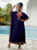 Grundläggande avslappnade klänningar Lorylei Dark Blue Standing Collar Embroidered Kaftan Womens Fashionable Robe Boho Party Holiday House Robe Beach Dresses Q1545 L49