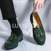 Casual schoenen luxe mannen loafers glijden op mocassins man feestjurk bruilofts flats formeel kwastje groen plus maat