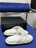 Zapatillas de diseñador para mujeres hombres hojaldres de almohada acolchada comodidades de la almohada de la almohadilla de sándalo de sándalo mula mula hebilla de la plataforma de la plataforma de la plataforma de enclavamiento