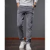 Calça masculina tendência de outono moda moda de cor sólida jeans machos roupas de todos os bolsos confortáveis de retalhos de retalhos de calças retas para homens