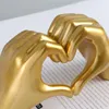 Dekorativa figurer Valentinsdag nuvarande hjärtgestskulptur Harts Abstrakt Hand Love Statue Wedding Home Ornaments