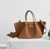 Woven Beach Bag Women Tote Mag Designer Bags Vintage Большой торговой коричневый коричневый белый летний летний роскошный пакет с плечами атмосфера Seprecision Высококачественное XB154