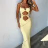 Robes décontractées Femmes sexy tricots coupés Spaghetti Strap maxi crochet backless bodycon long club de robe longue fête y2k streetwear esthétique