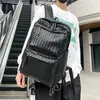 Axelväska för mäns lädervävd ryggsäck, college student trendig casual datorväska, resor utomhusväska 240415