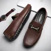 Sapatos casuais verão clássico masculino de couro genuíno deslize para dirigir sapatos de barco respirável Zapatos de hombre mocasinas ao ar livre