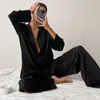 Kvinnor Silk Pyjamas LCE Silk Loose Low Cut Sexig singelbröst Långärmad breda benbyxor kan bäras externt