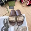 Designer Slipper Luxury Designer Sandal Lady Slides Plataforma Ceda arco -íris Flippers de verão para homens homens Marcas de Brands Rubber Beach