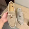 2024 Nieuwe zomerwandeling mocassin dames piana loafer ontwerpers casual schoen mannen plat loro low charms echte lederen kinderen zwarte jurk sneaker