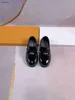 새로운 아기 운동화 반짝이는 특허 가죽 공식 신발 아이 신발 크기 26-35 상자 보호 흑인과 백인 소년 캐주얼 신발 24april