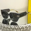Солнцезащитные очки для кошачьих глаз.