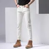 Jeans de jeans para hombres Jeans delgados de verano para hombres Versión coreana de lujo elástica Fit delgada del algodón Blanco Jóvenes Pantalones 2C6F