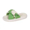 Slipperflickor tofflor 2023 Summer New Korean Childrens Edition Extern Wear Cool Large Soft Sole One Word H240411