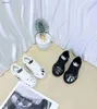 Nouvelles baskets pour bébés Graffiti Black and White Design Kids Chaussures Taille 26-35 Box Protection Girls Casual Board Chaussures Chaussures Boys 24Pril