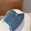 Designer pungente cappelli da cappelli con brim brim cappelli brima pungenti secchi firmati materiale in denim cappello a triangolo in metallo coppia di moda shoot shoot shoot ee72552