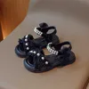 Sandals Girls 2023 Zomer nieuwe middelste en grote kinderen strandschoenen Little Girl Pearl Lace Student Princess H240411